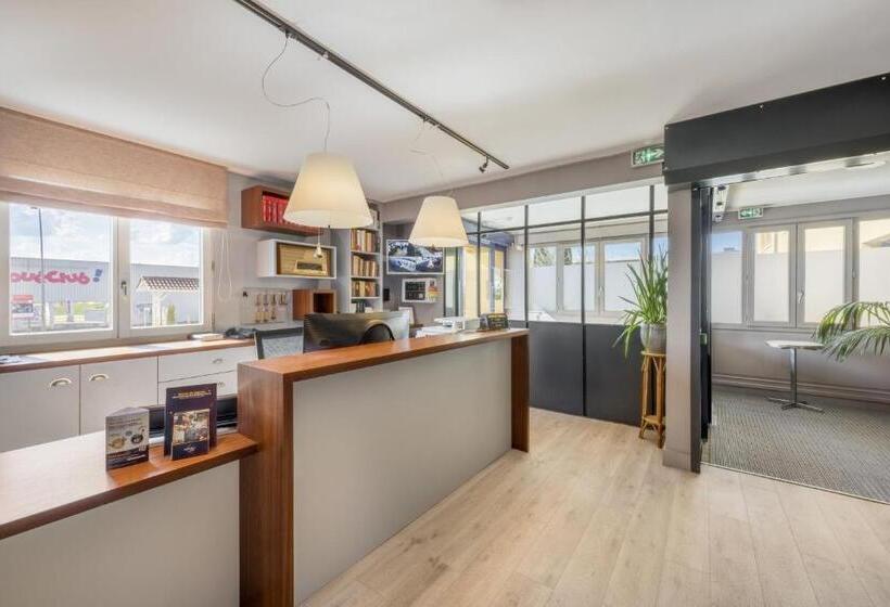 هتل Hôtel Newport