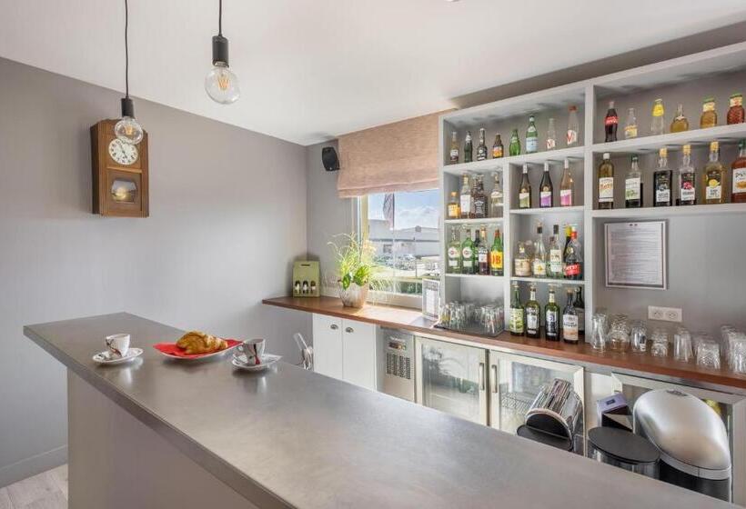 هتل Hôtel Newport