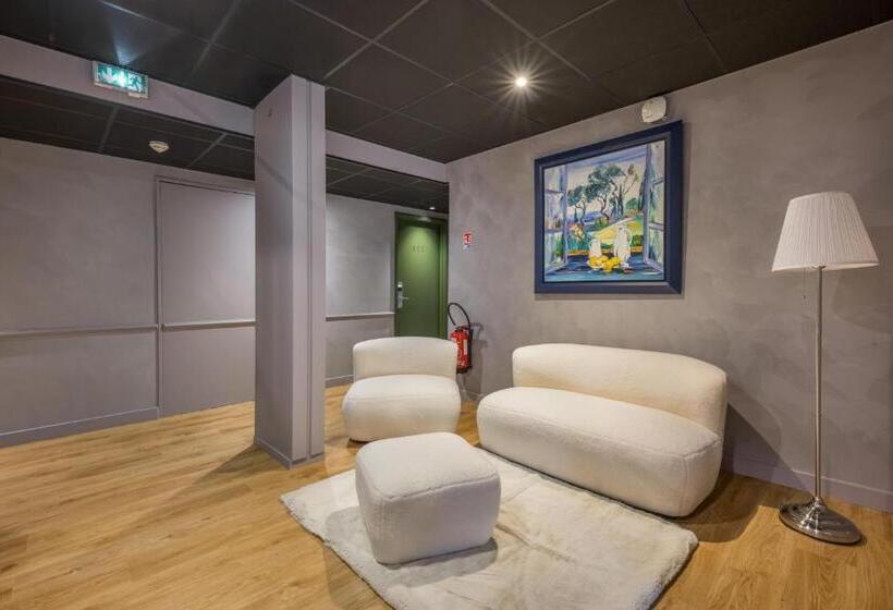 هتل Hôtel Newport