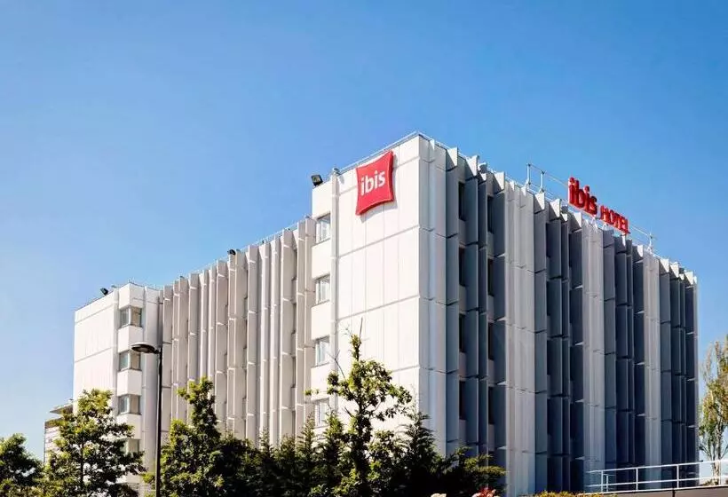 בית מלון כפרי Ibis Lyon Est Bron