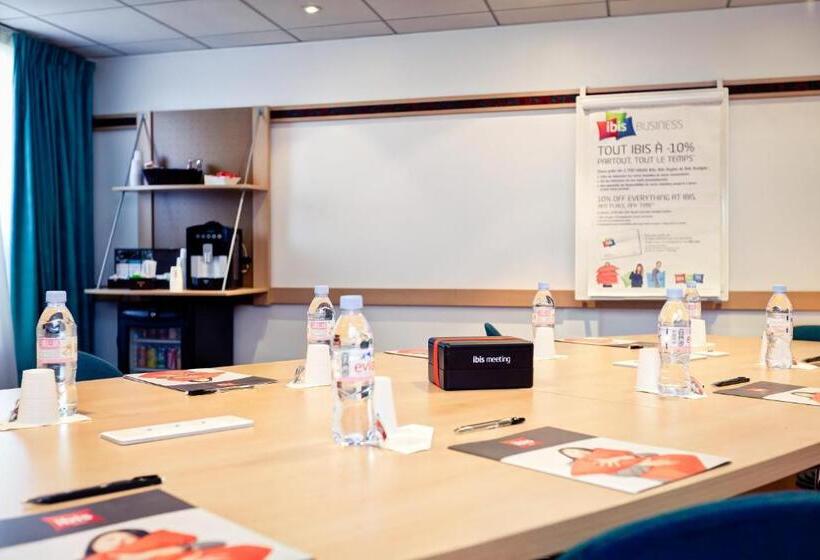 هتل Ibis Lyon Est Bron