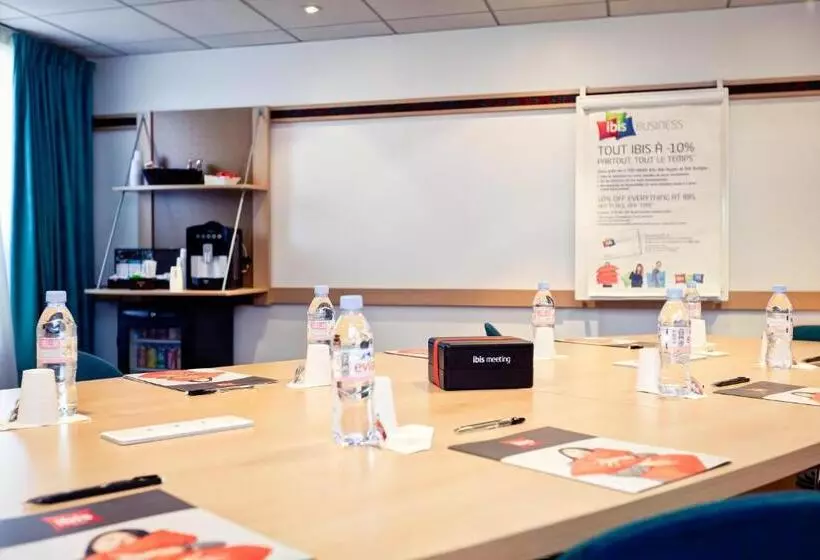 בית מלון כפרי Ibis Lyon Est Bron