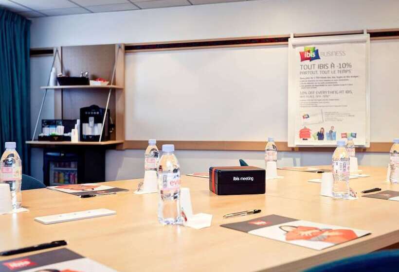 هتل Ibis Lyon Est Bron