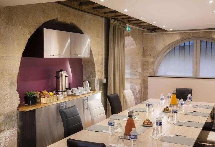 Hotel Hôtel Jacques De Molay Fitness & Sauna