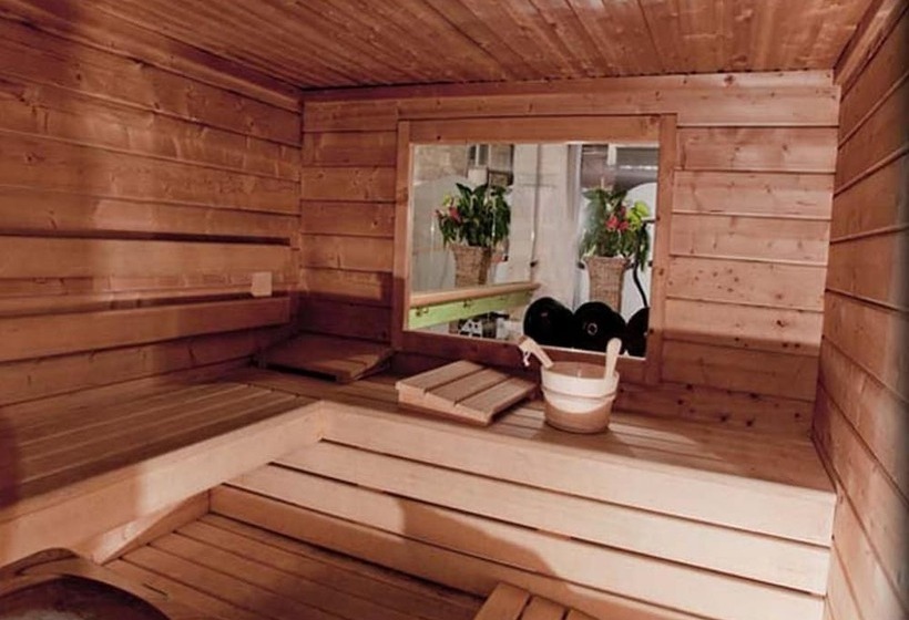 Hotel Hôtel Jacques De Molay Fitness & Sauna