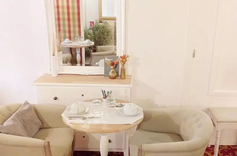 Отель Le Chantilly