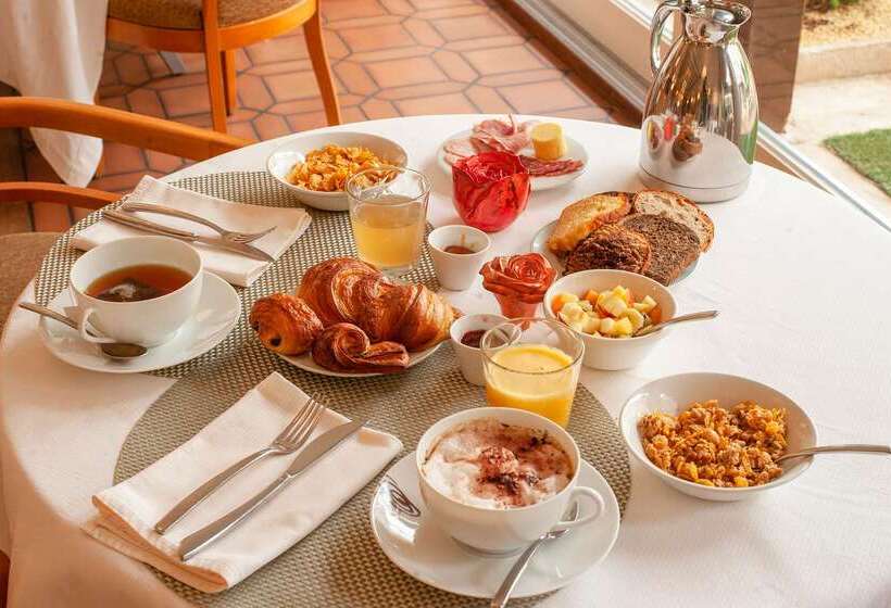 ホテル Le Manoir Du Lys, The Originals Relais