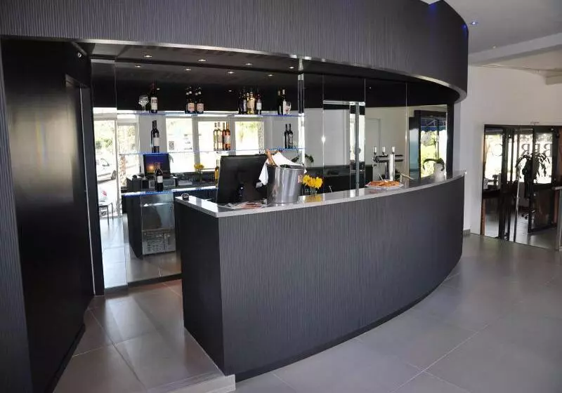 Отель Les Elmes   Hôtel, Spa & Plage Privée