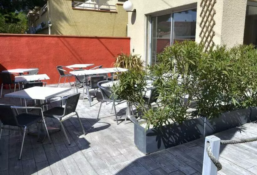 ホテル Hôtel Les Mimosas