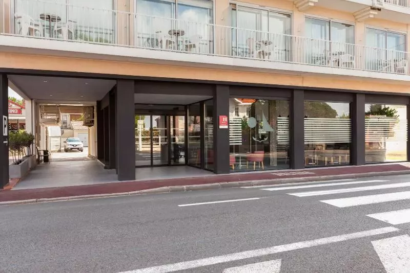 هتل Hôtel Le Nautic