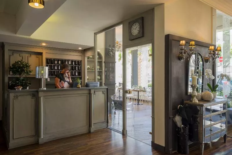 هتل The Originals City, Hôtel Napoléon, La Rochesuryon