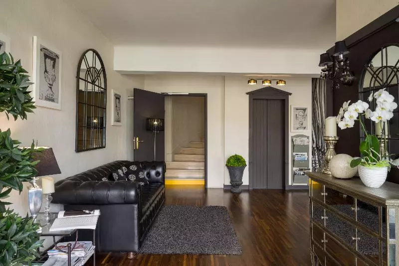 هتل The Originals City, Hôtel Napoléon, La Rochesuryon