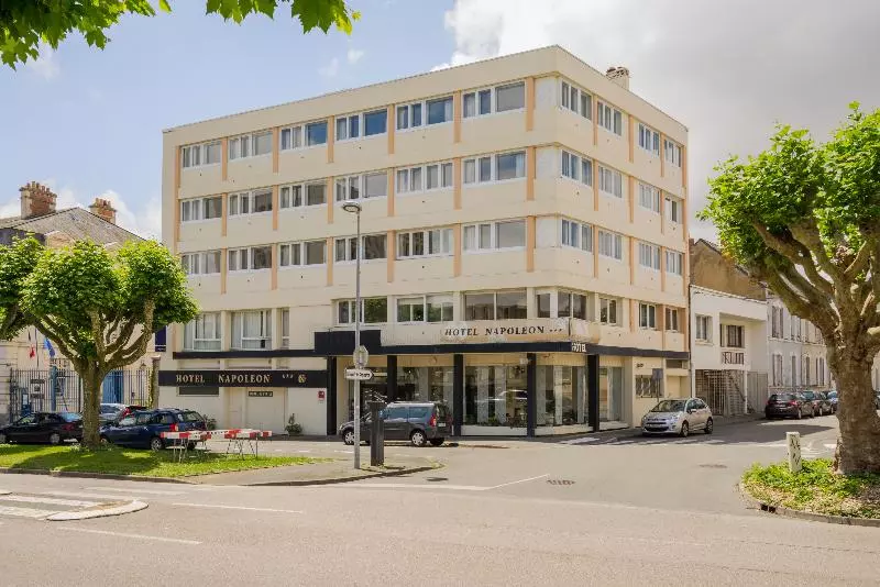 هتل The Originals City, Hôtel Napoléon, La Rochesuryon