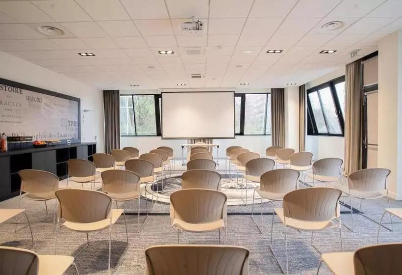 Отель Appart City Collection Genève Aéroport Ferney Voltaire