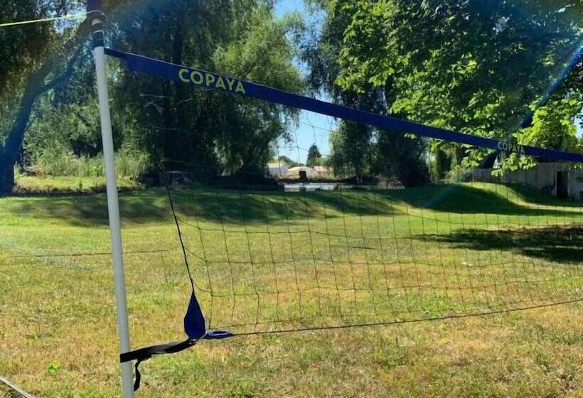 فندق Domaine De Roullet