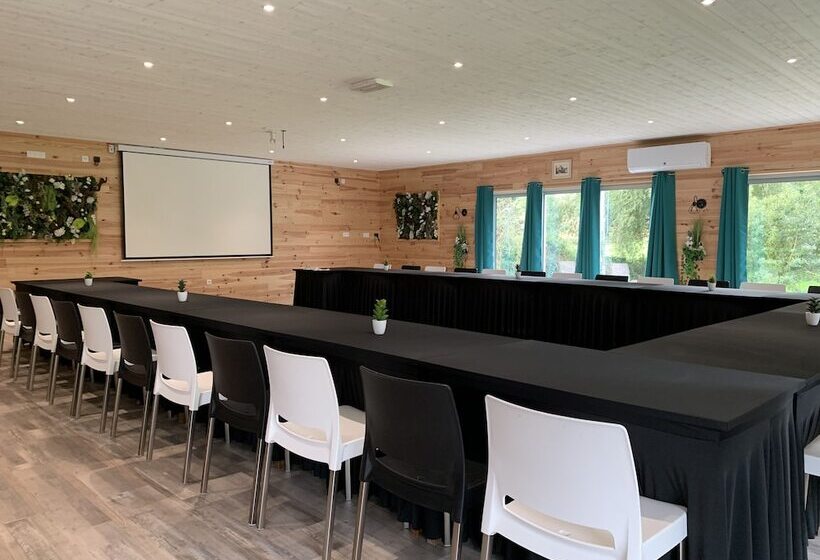 فندق Domaine De Roullet