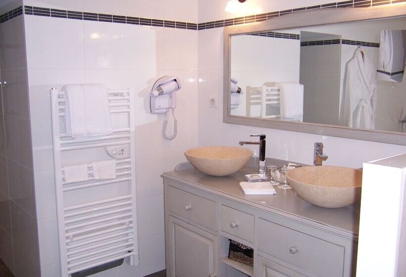 فندق Domaine De Roullet