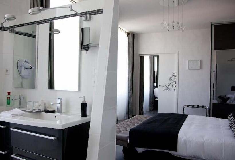 فندق Domaine De Roullet