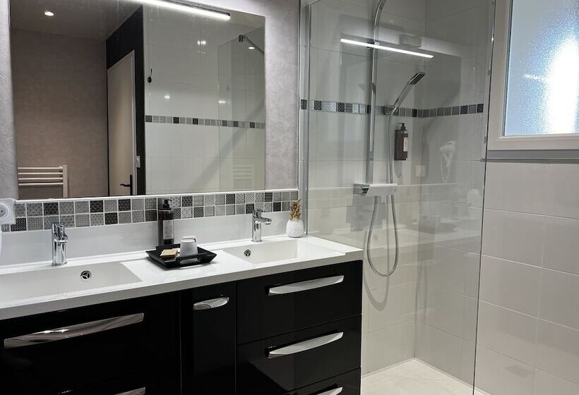 فندق Domaine De Roullet