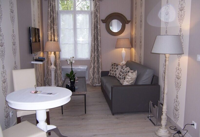 فندق Domaine De Roullet