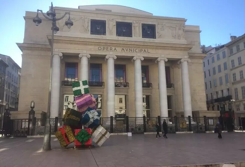 Отель Du Sud Vieux Port