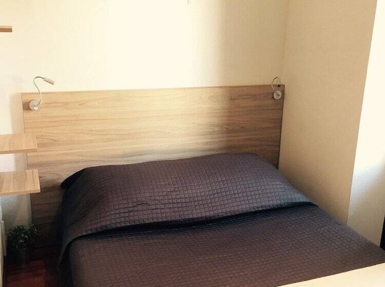 בית מלון כפרי Hôtel Du Petit Louvre