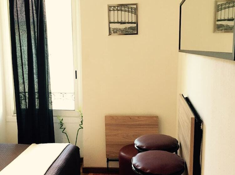 בית מלון כפרי Hôtel Du Petit Louvre