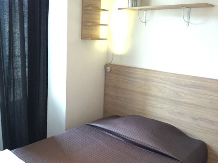 בית מלון כפרי Hôtel Du Petit Louvre