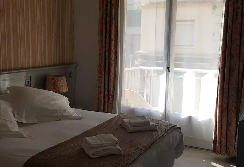 בית מלון כפרי Hôtel Le Palmarium