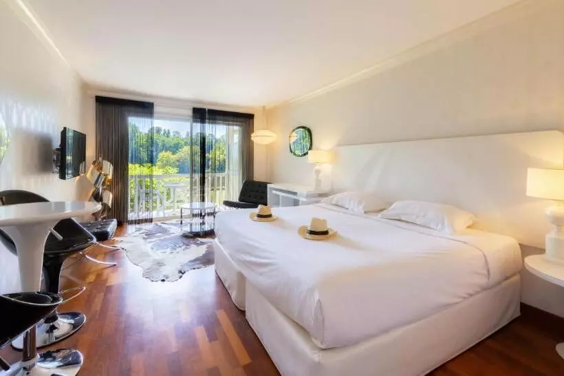 Отель La Reserve Albi Hôtel Restaurant