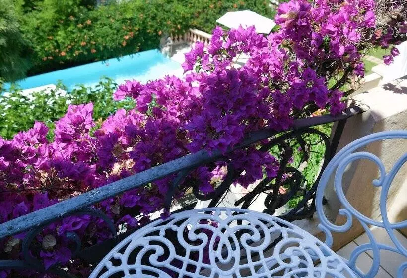 هتل Hôtel La Villa Sainte Valérie Adults Only