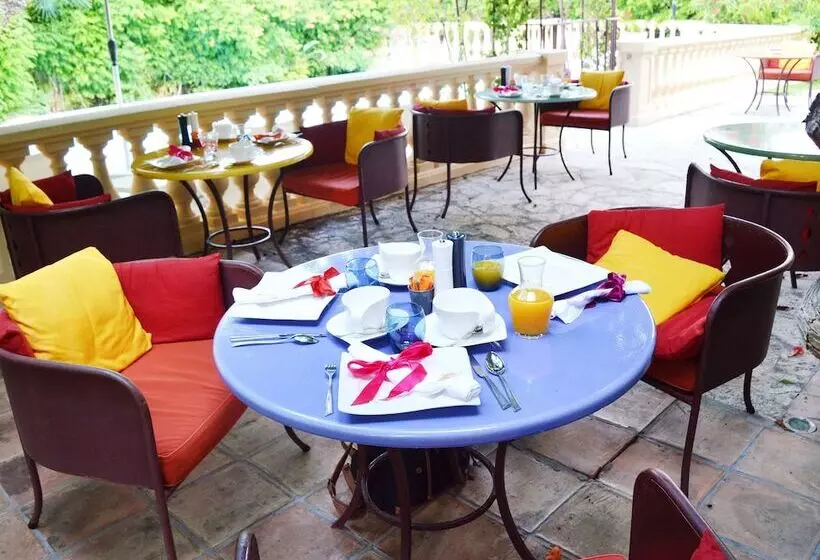 هتل Hôtel La Villa Sainte Valérie Adults Only