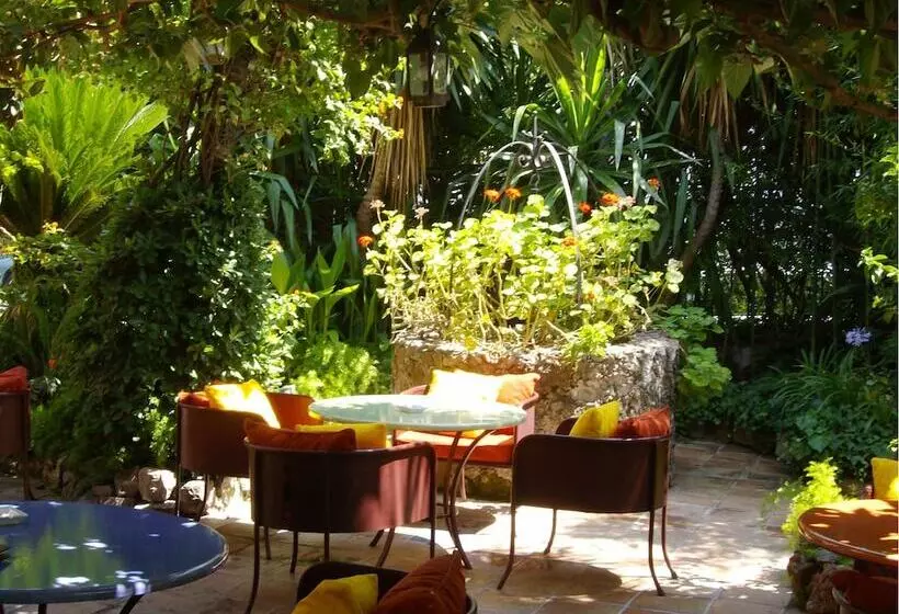 هتل Hôtel La Villa Sainte Valérie Adults Only