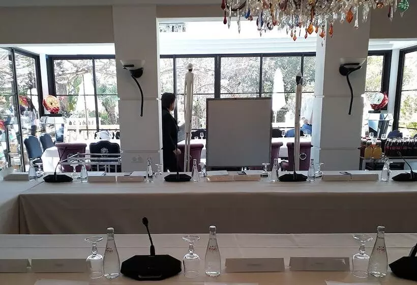 هتل Hôtel La Villa Sainte Valérie Adults Only