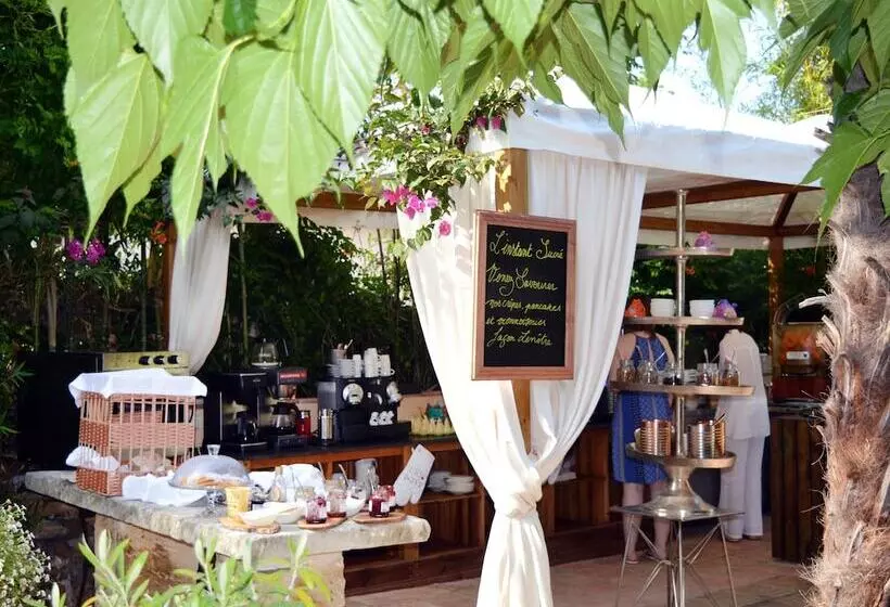 هتل Hôtel La Villa Sainte Valérie Adults Only