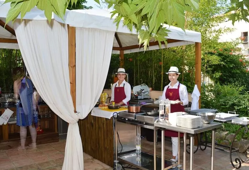 هتل Hôtel La Villa Sainte Valérie Adults Only