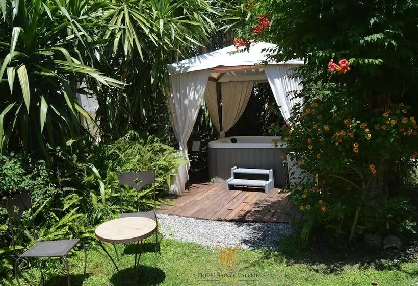 هتل Hôtel La Villa Sainte Valérie Adults Only