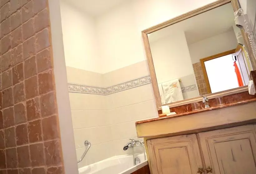 هتل Hôtel La Villa Sainte Valérie Adults Only