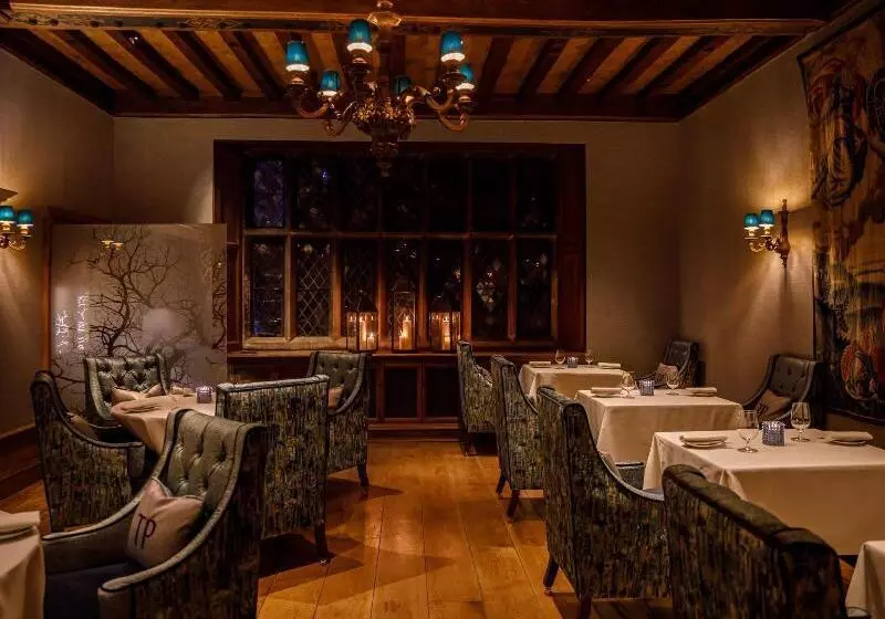 Отель Great Fosters   Near Windsor