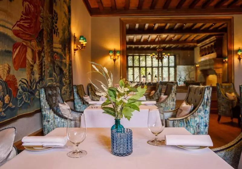 Отель Great Fosters   Near Windsor