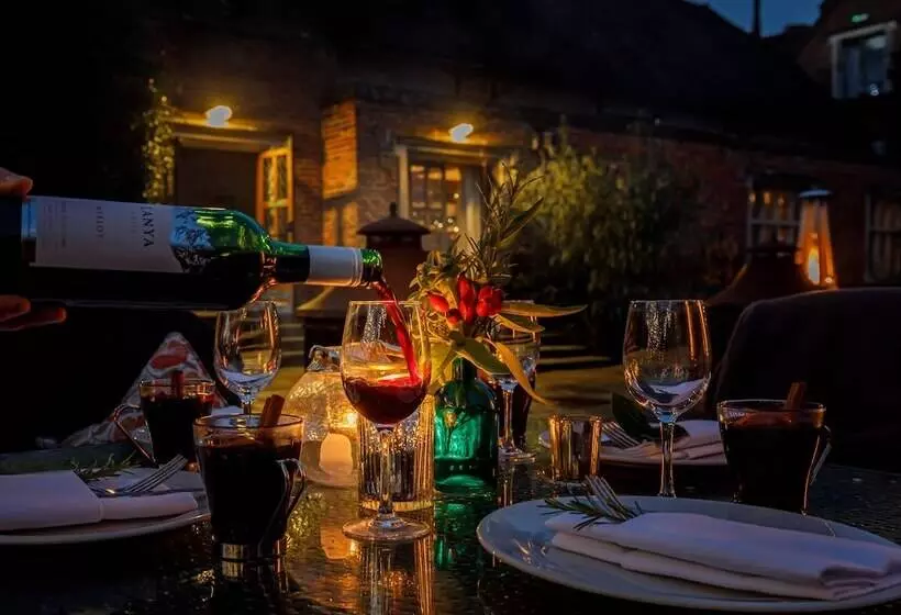 Отель Great Fosters   Near Windsor