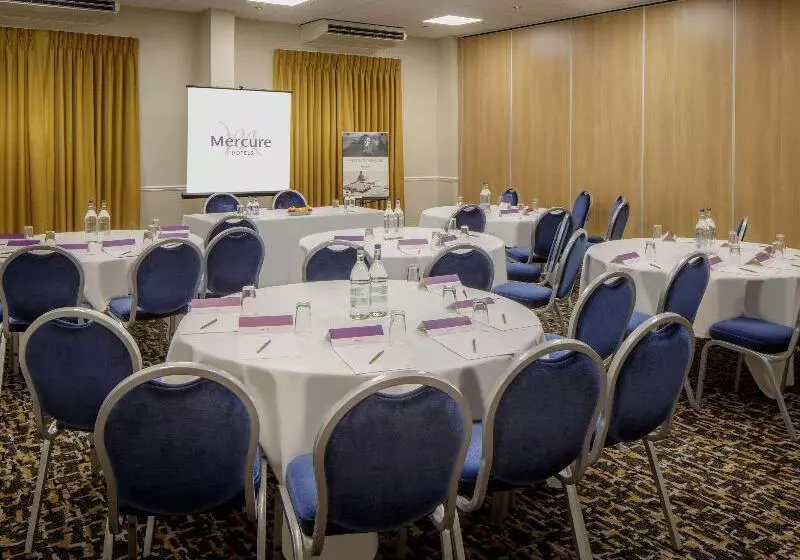 Отель Mercure Hatfield Oak