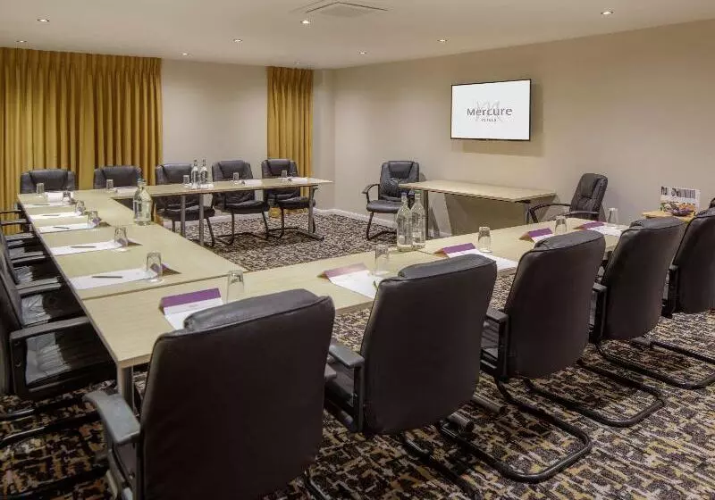 Отель Mercure Hatfield Oak