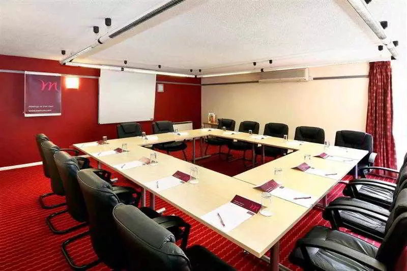 Отель Mercure Hatfield Oak