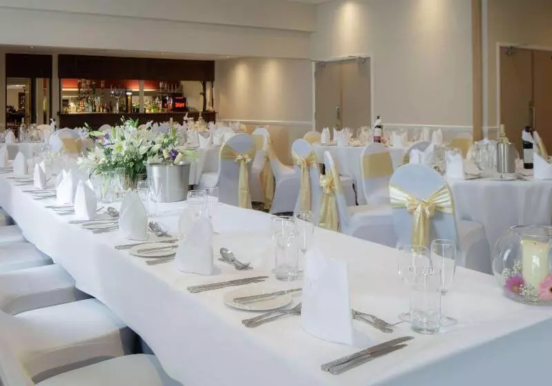 Отель Mercure Hatfield Oak