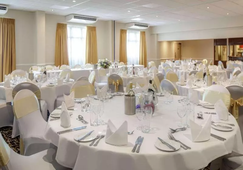 Отель Mercure Hatfield Oak