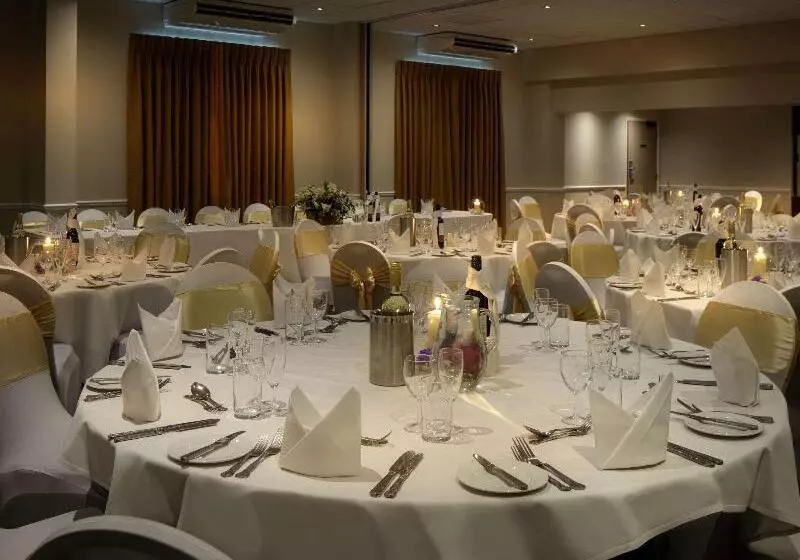 Отель Mercure Hatfield Oak