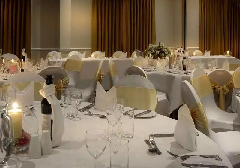 Отель Mercure Hatfield Oak