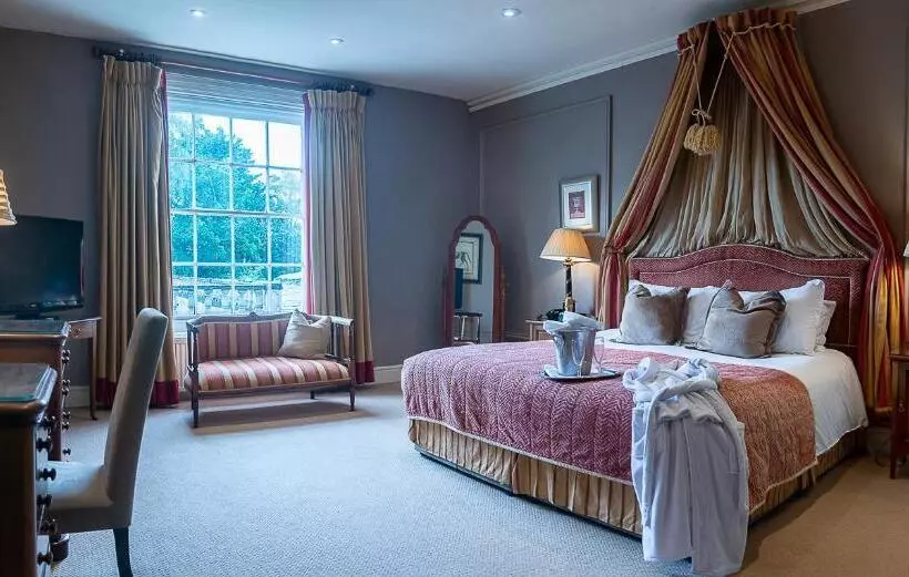 Rowton Hall Hotel And Spa