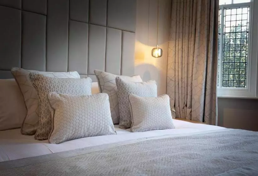 Rowton Hall Hotel And Spa